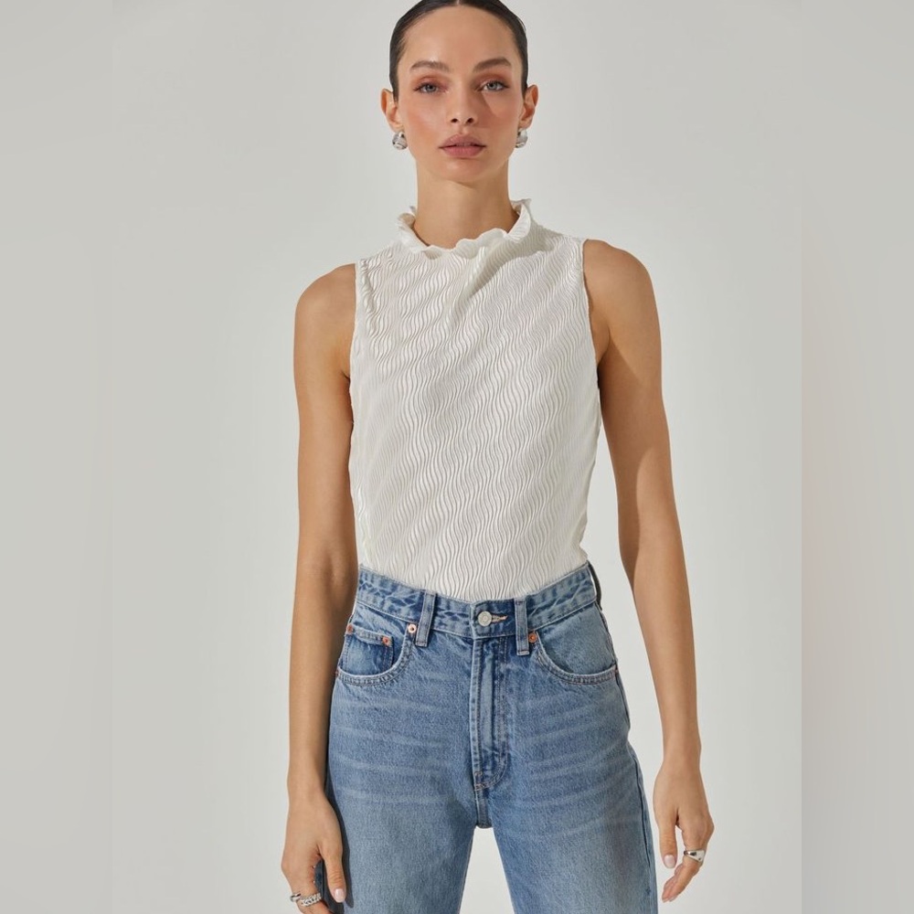 ASTR the Label Plisse Sleeveless Mock Neck Top Lettuce Trim